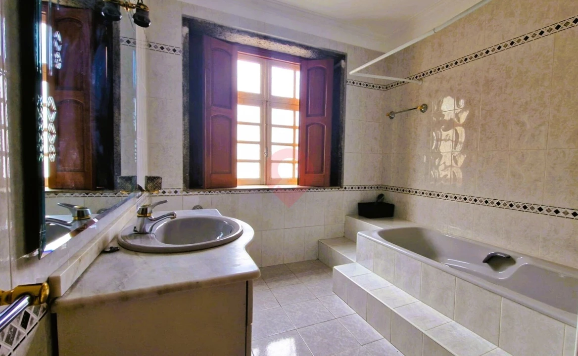 Apartamento T4 para Venda em Vila e Roussas Foto 18