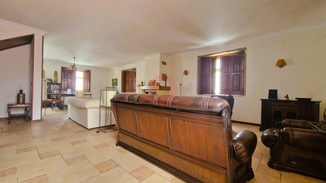 Apartamento T4 para Venda em Vila e Roussas Foto 4