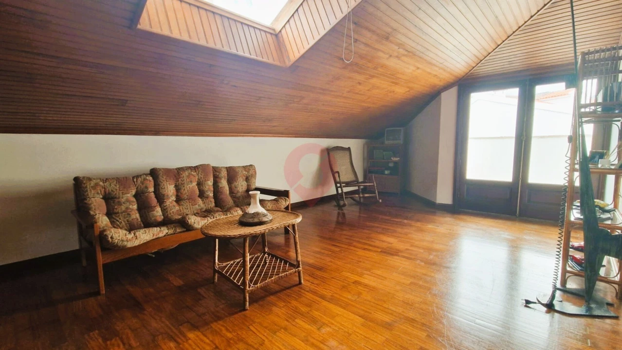 Apartamento T4 para Venda em Vila e Roussas Foto 6