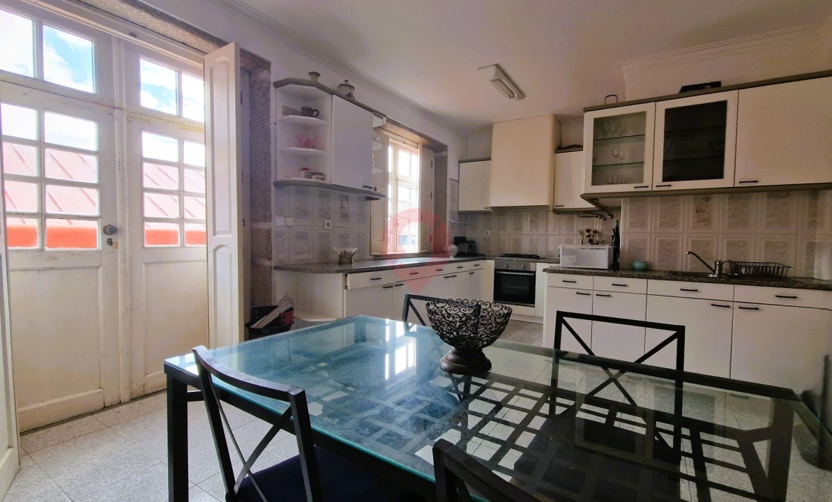 Apartamento T4 para Venda em Vila e Roussas Foto 10