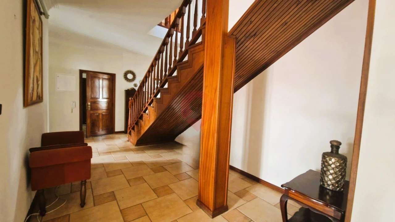 Apartamento T4 para Venda em Vila e Roussas Foto 9