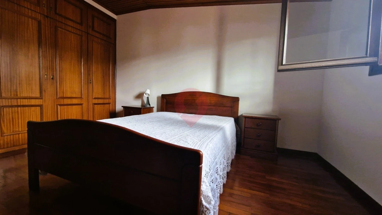 Apartamento T4 para Venda em Vila e Roussas Foto 16