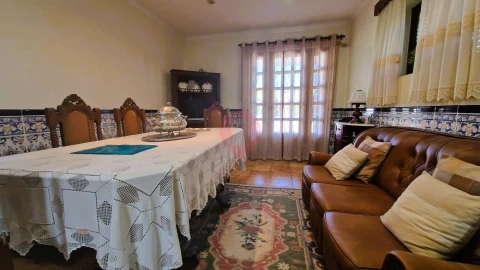 Moradia T4 para Venda em Mazedo e Cortes
