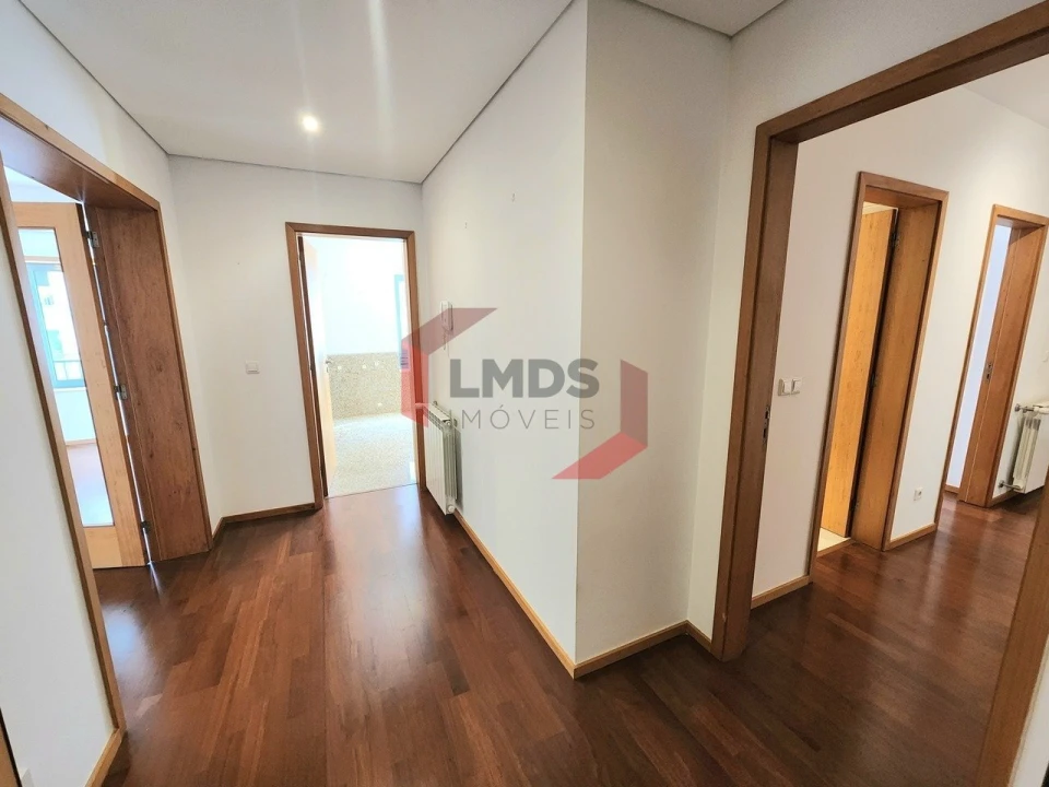 Apartamento T2 para Venda em Oliveira do Douro Foto 1