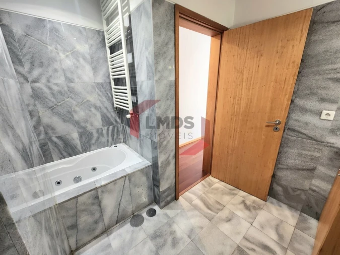Apartamento T2 para Venda em Oliveira do Douro Foto 19