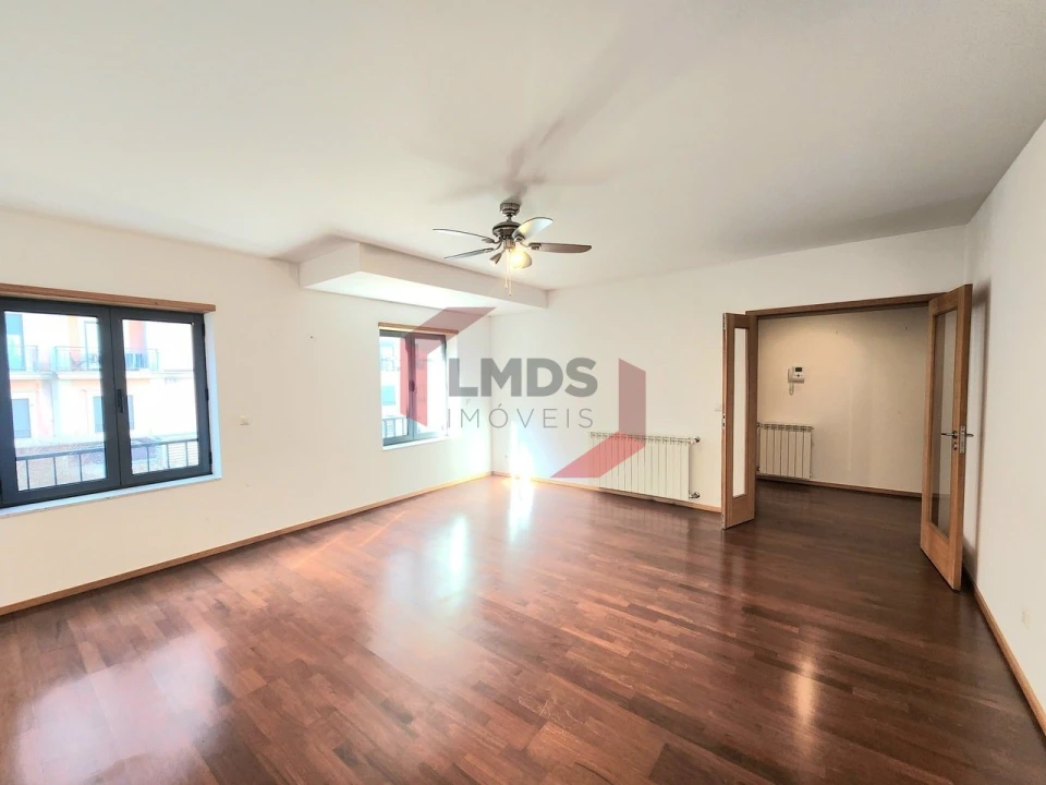 Apartamento T2 para Venda em Oliveira do Douro Foto 3