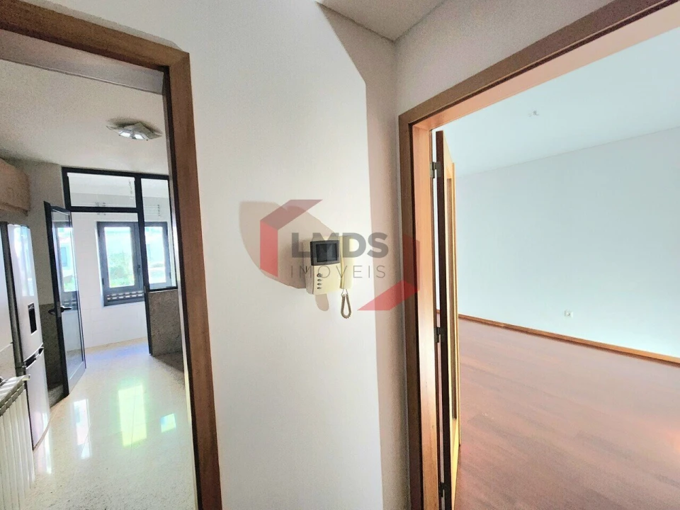 Apartamento T2 para Venda em Oliveira do Douro Foto 9