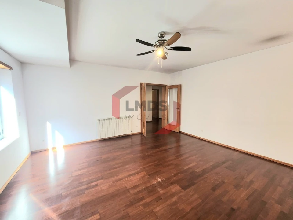 Apartamento T2 para Venda em Oliveira do Douro Foto 4