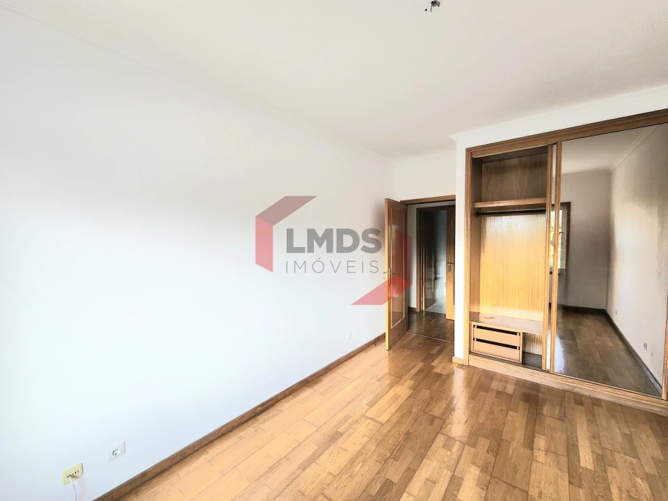 Apartamento T2 para Venda em Arcozelo Foto 17