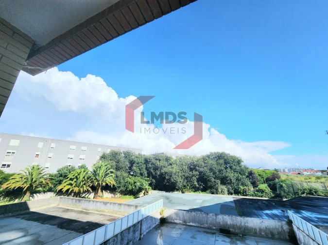 Apartamento T2 para Venda em Arcozelo Foto 9