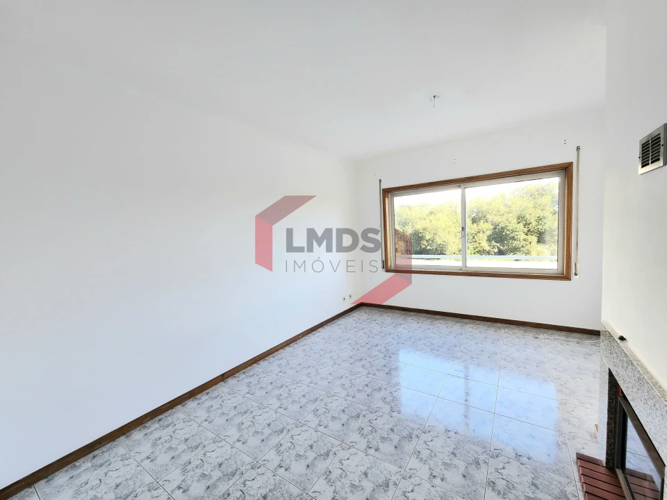 Apartamento T2 para Venda em Arcozelo Foto 11