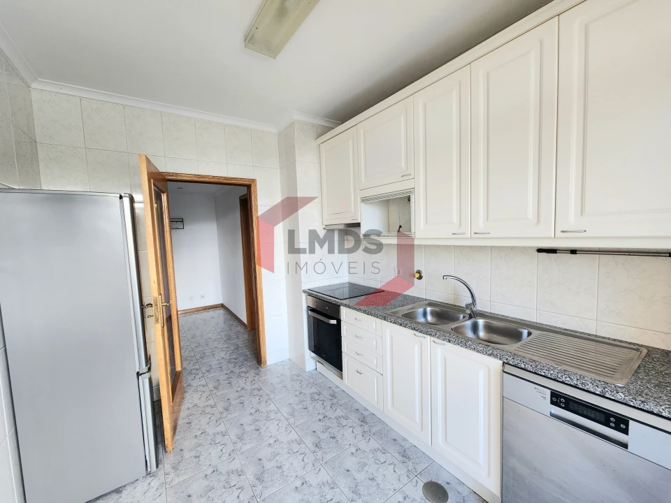 Apartamento T2 para Venda em Arcozelo Foto 6