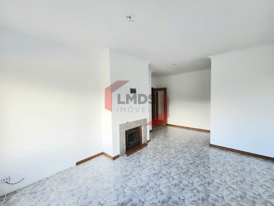 Apartamento T2 para Venda em Arcozelo Foto 13