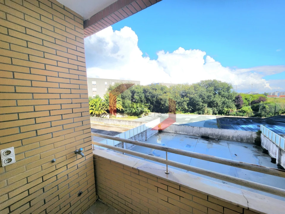 Apartamento T2 para Venda em Arcozelo Foto 8