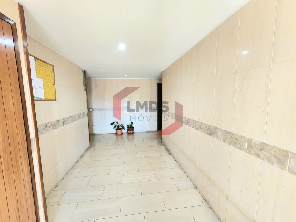 Apartamento T2 para Venda em Arcozelo Foto 2