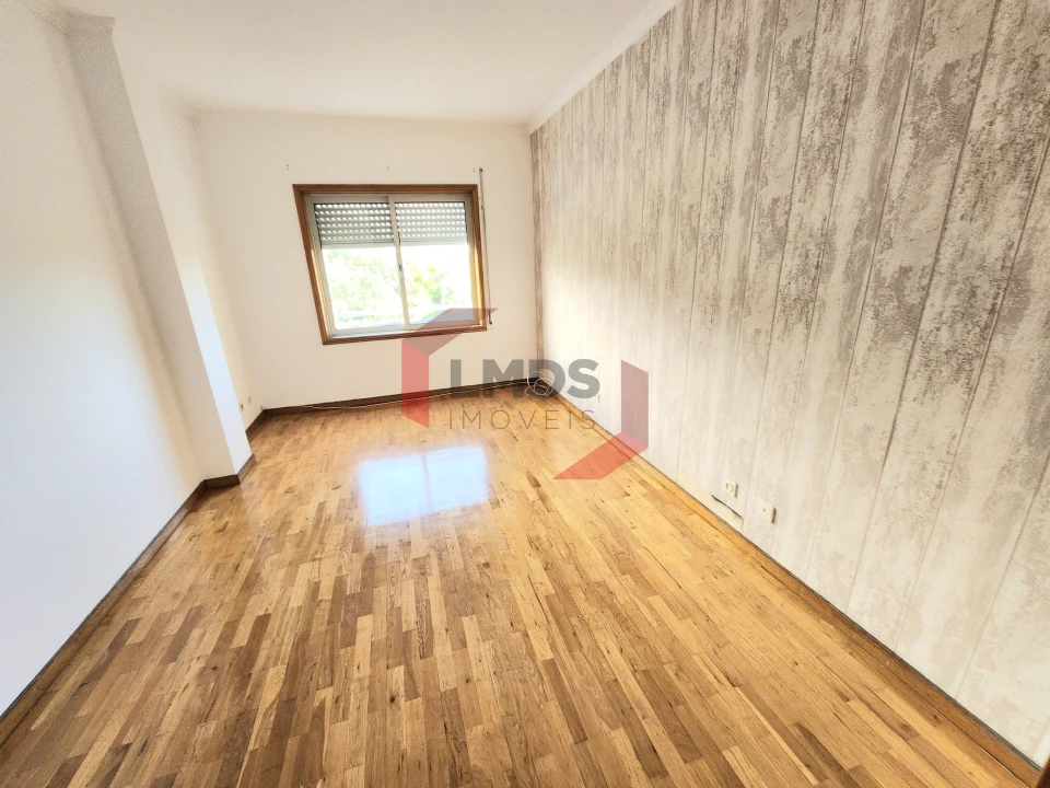 Apartamento T2 para Venda em Arcozelo Foto 19
