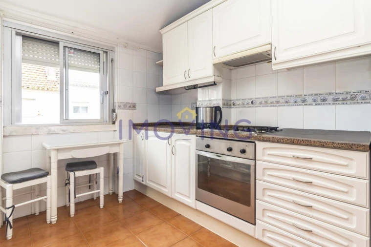 Apartamento T1 para Venda em Pontinha e Famões Foto 4