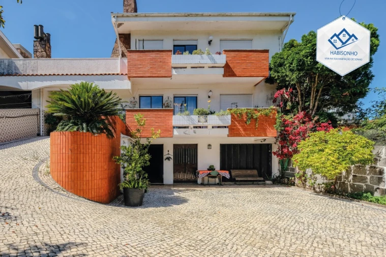 Moradia T6 para Venda em Anta e Guetim