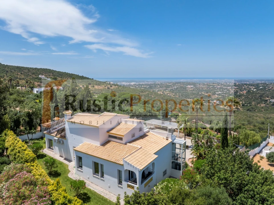 Moradia T4 para Venda em Santa Barbara de Nexe Foto 5