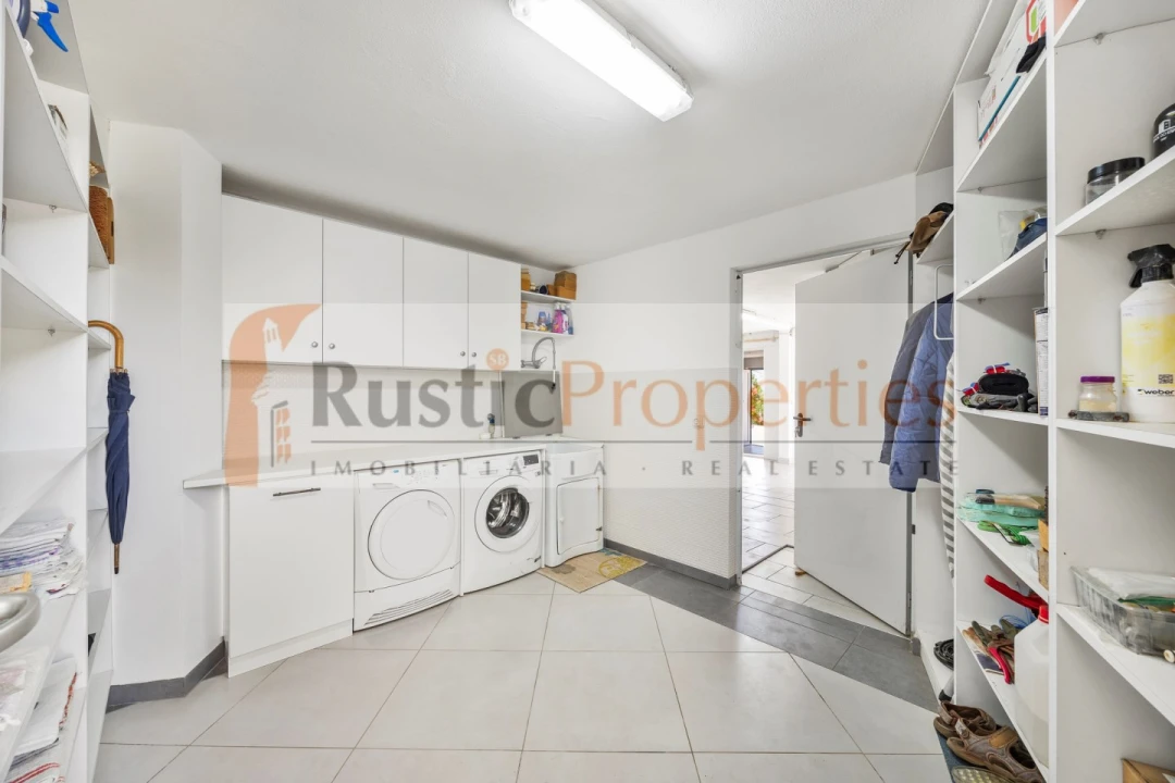 Moradia T4 para Venda em Santa Barbara de Nexe Foto 42
