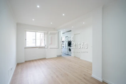 Apartamento T1 para Venda em Águas Livres