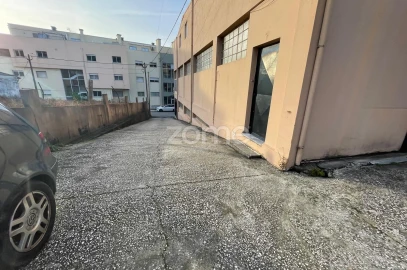 Terreno Comércio / Armazém para Venda em O. Azeméis, Riba-Ul, Ul, Macinhata Seixa, Madail