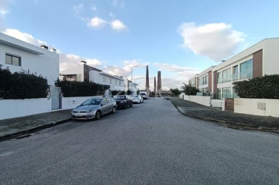 Terreno para Venda em Nogueira do Cravo e Pindelo