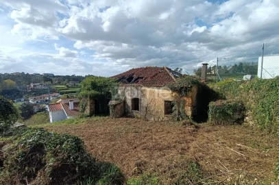 Moradia T4 para Venda em Nogueira do Cravo e Pindelo