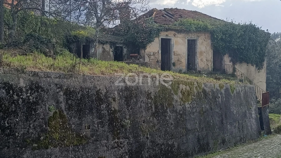 Moradia T4 para Venda em Nogueira do Cravo e Pindelo