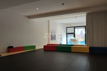 Negócio para Venda em Santa Marinha e São Pedro da Afurada