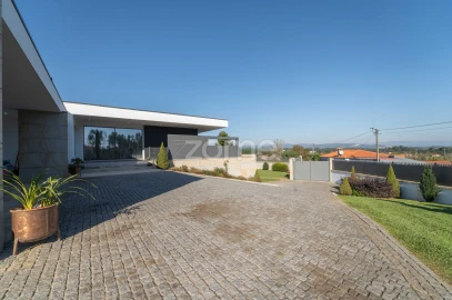 Moradia T4 para Venda em Cabanelas