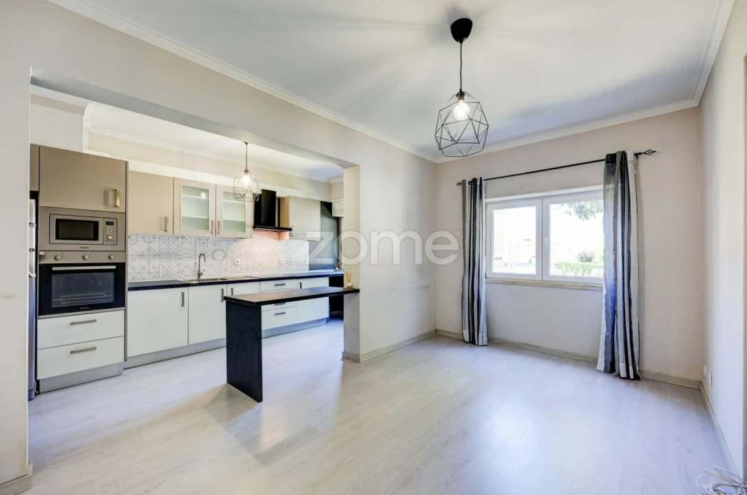 Apartamento T2 para Venda em Rio de Mouro Foto 1