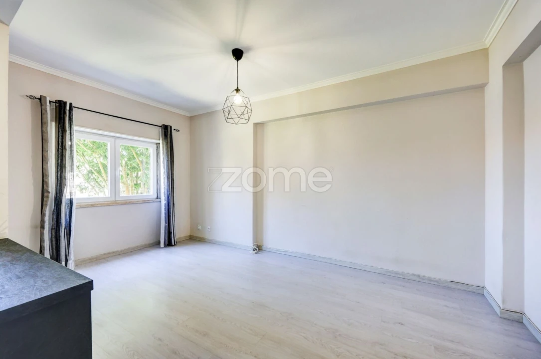 Apartamento T2 para Venda em Rio de Mouro Foto 3