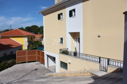 Moradia T4 para Venda em São Domingos de Rana