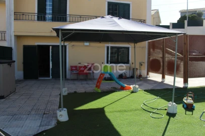 Moradia T4 para Venda em São Domingos de Rana