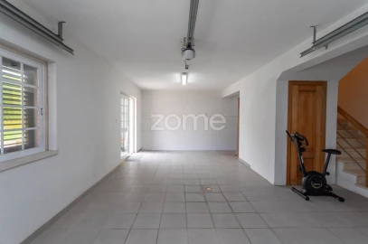 Moradia T4 para Venda em São Domingos de Rana