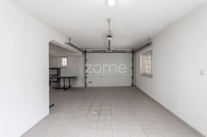 Moradia T4 para Venda em São Domingos de Rana