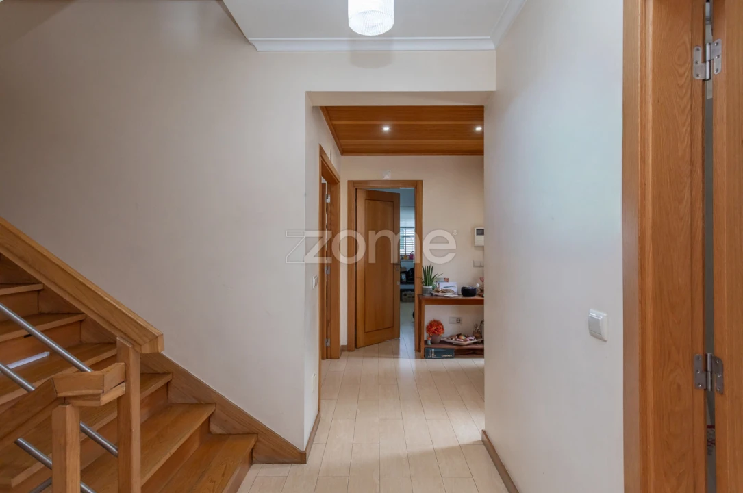 Moradia T4 para Venda em São Domingos de Rana Foto 36