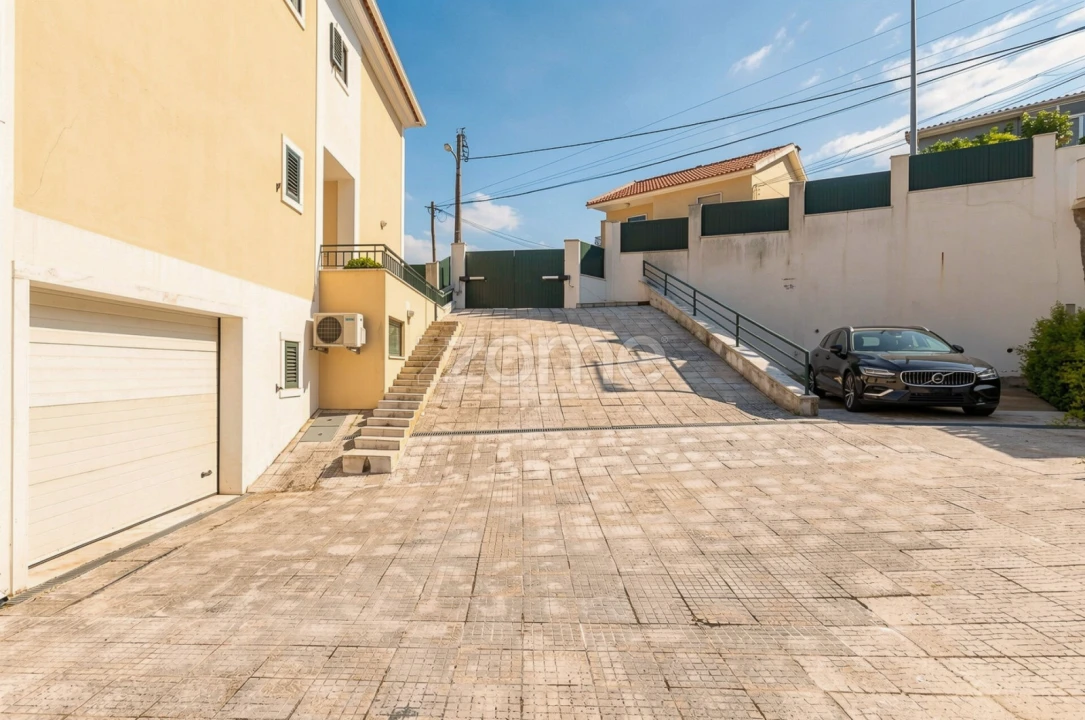 Moradia T4 para Venda em São Domingos de Rana Foto 4