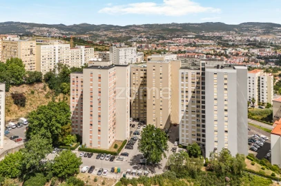 Apartamento T3 para Venda em Santo António dos Cavaleiros e Frielas