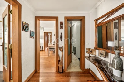 Apartamento T3 para Venda em Santo António dos Cavaleiros e Frielas
