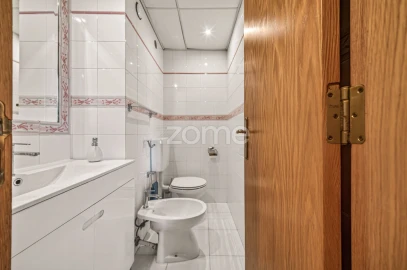 Apartamento T3 para Venda em Santo António dos Cavaleiros e Frielas