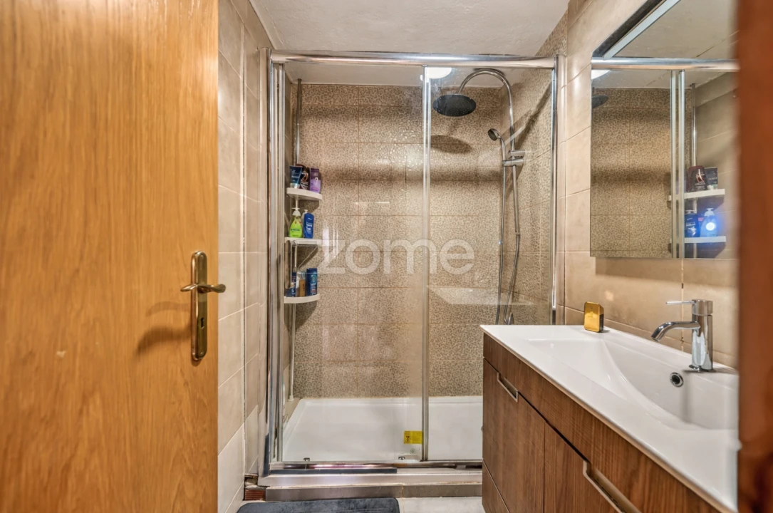 Apartamento T3 para Venda em Santo António dos Cavaleiros e Frielas Foto 18