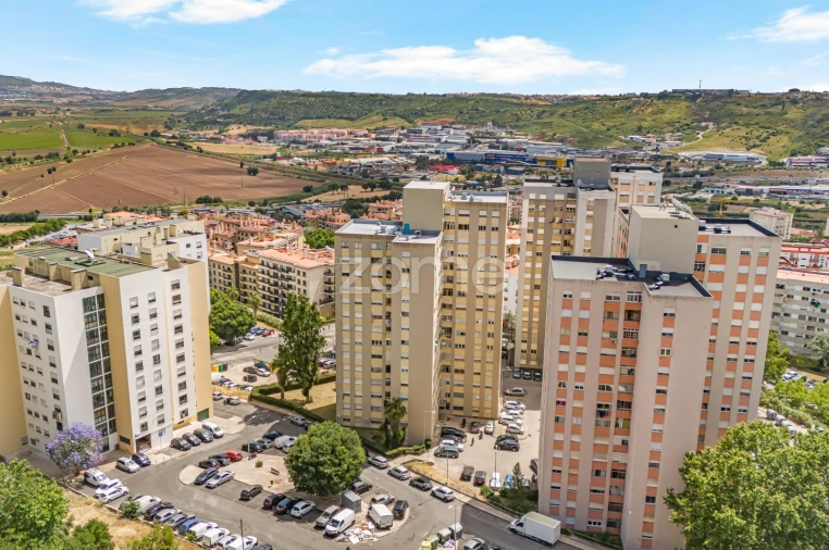 Apartamento T3 para Venda em Santo António dos Cavaleiros e Frielas Foto 19