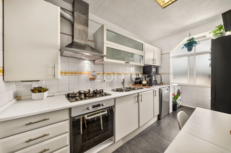 Apartamento T3 para Venda em Santo António dos Cavaleiros e Frielas Foto 2