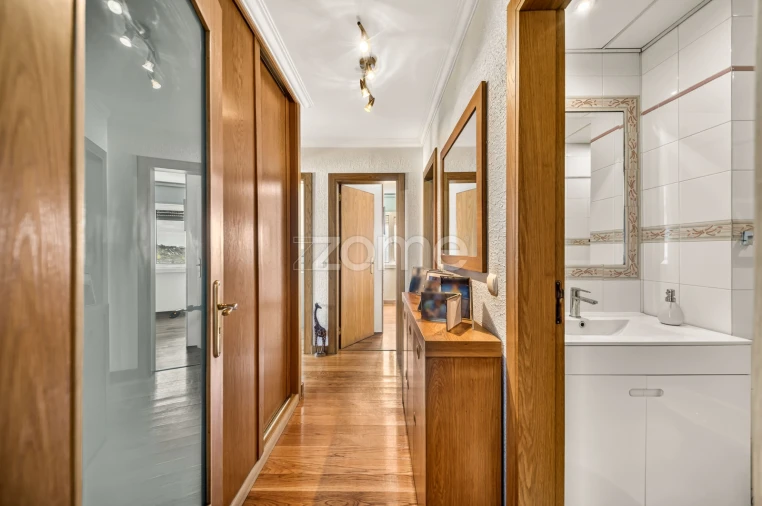 Apartamento T3 para Venda em Santo António dos Cavaleiros e Frielas Foto 8