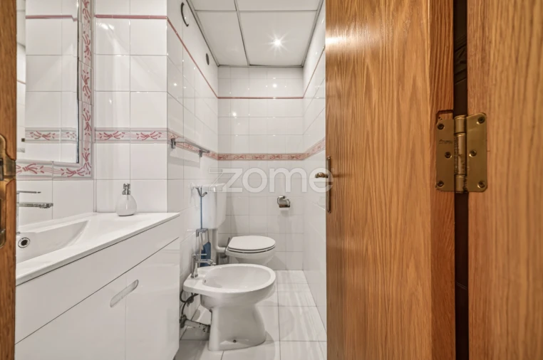 Apartamento T3 para Venda em Santo António dos Cavaleiros e Frielas Foto 9