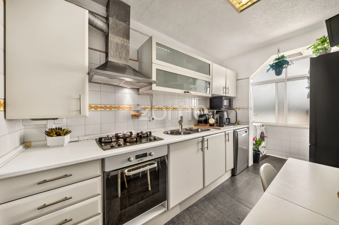 Apartamento T3 para Venda em Santo António dos Cavaleiros e Frielas Foto 2
