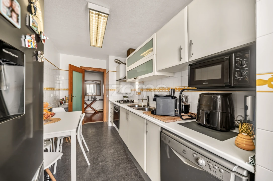 Apartamento T3 para Venda em Santo António dos Cavaleiros e Frielas Foto 3