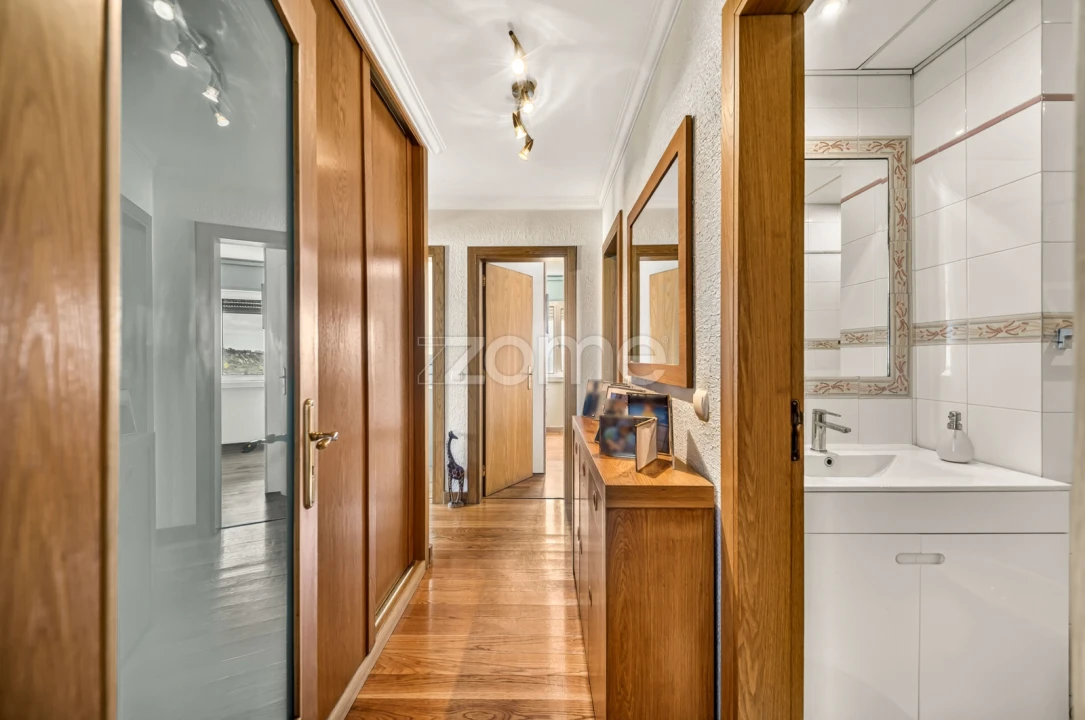 Apartamento T3 para Venda em Santo António dos Cavaleiros e Frielas Foto 8
